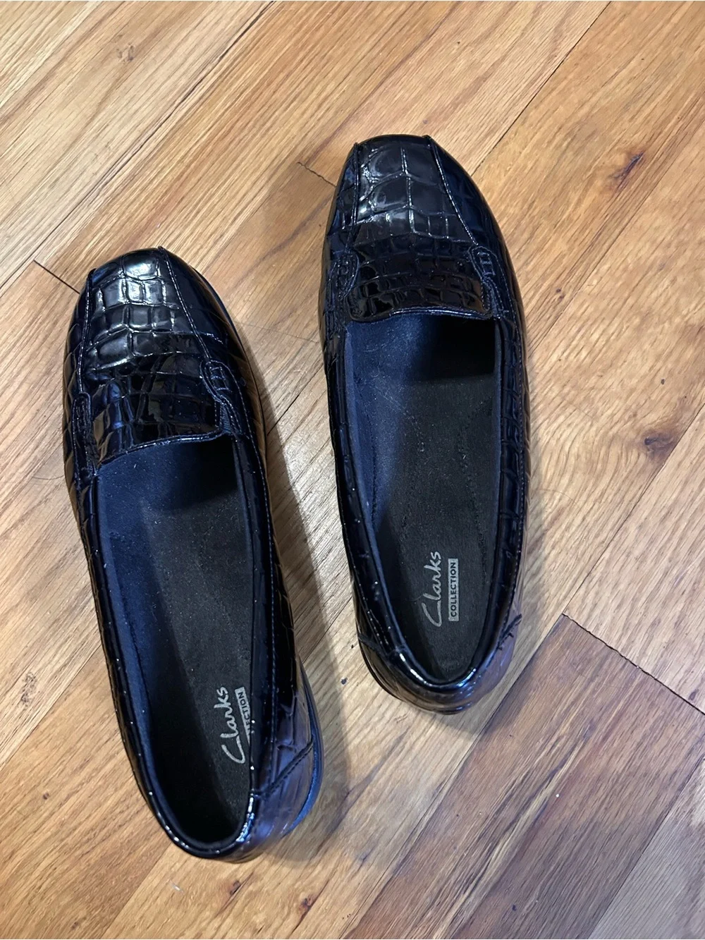 Clarks Women's Black Croc Embossed Patent Leather Loafers Slip On Low Wedge s 10